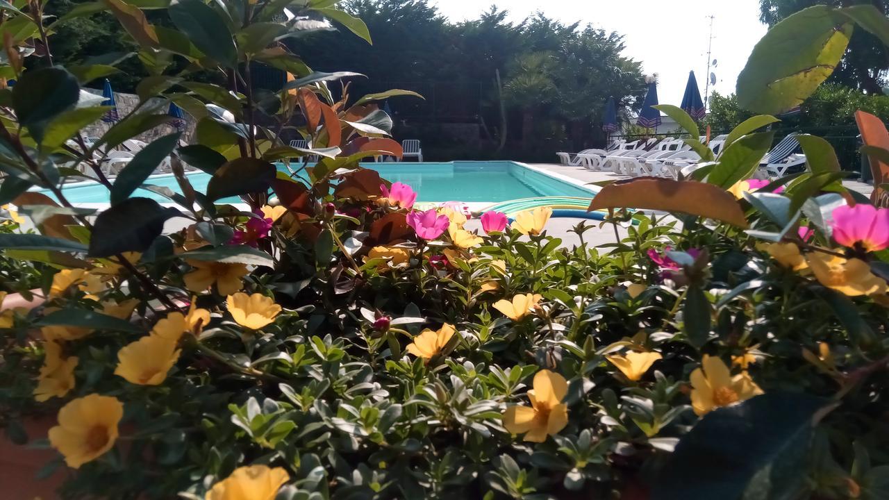 Residence La Carruba Diano Marina Bagian luar foto