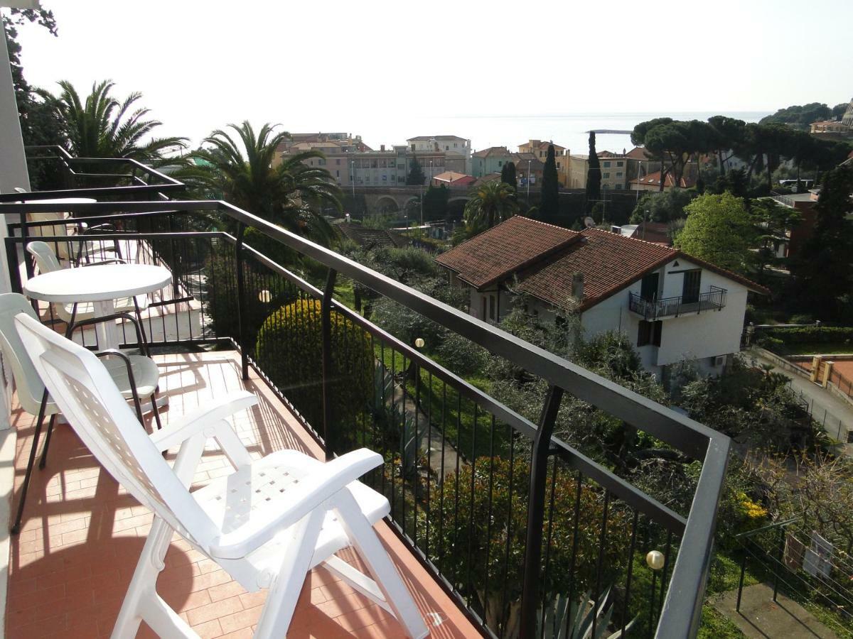 Residence La Carruba Diano Marina Bagian luar foto